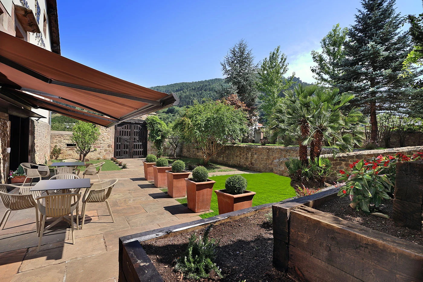 Casona de la Pinta — complete exterior restoration: existing property photograph