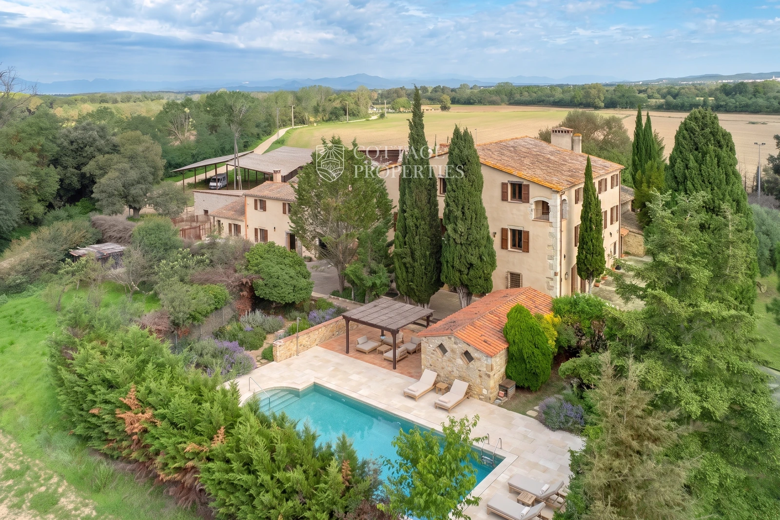 Llagostera historic estate — Almaro vision, AI renovation concept
