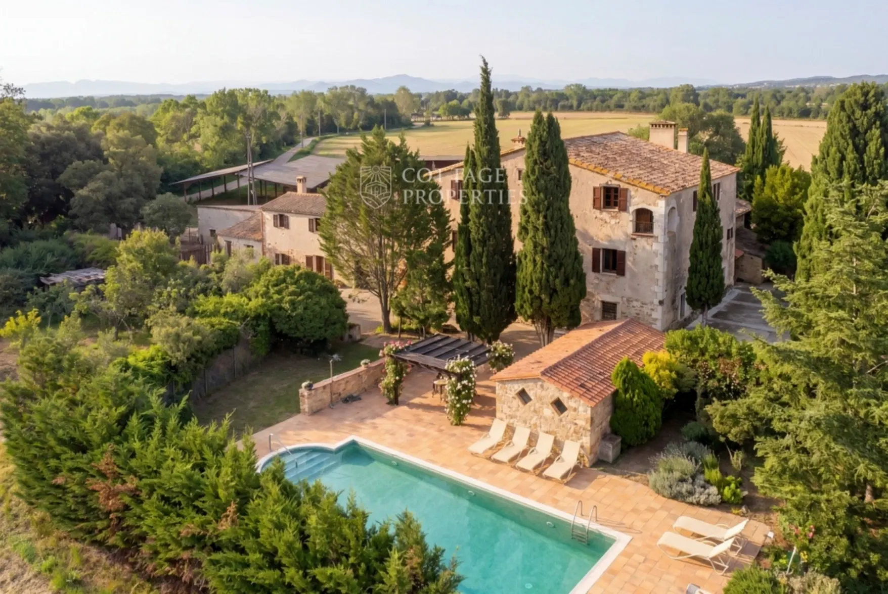 Llagostera historic estate: AI renovation concept based on the existing property